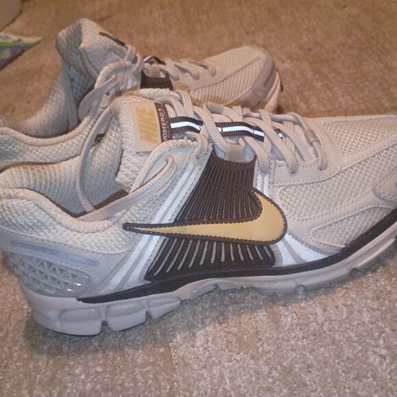 Nike zoom vomero 5 casual shoes - Picture 1 of 8